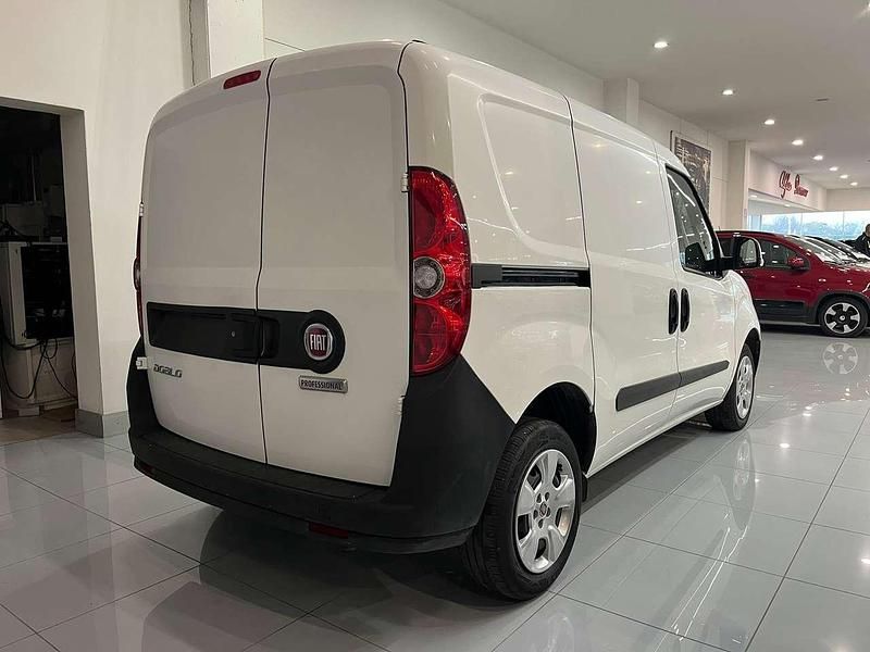 Käytetty Fiat Doblò Lounge 95 HP (69 kW) 2021 Valkoinen Tila-auto