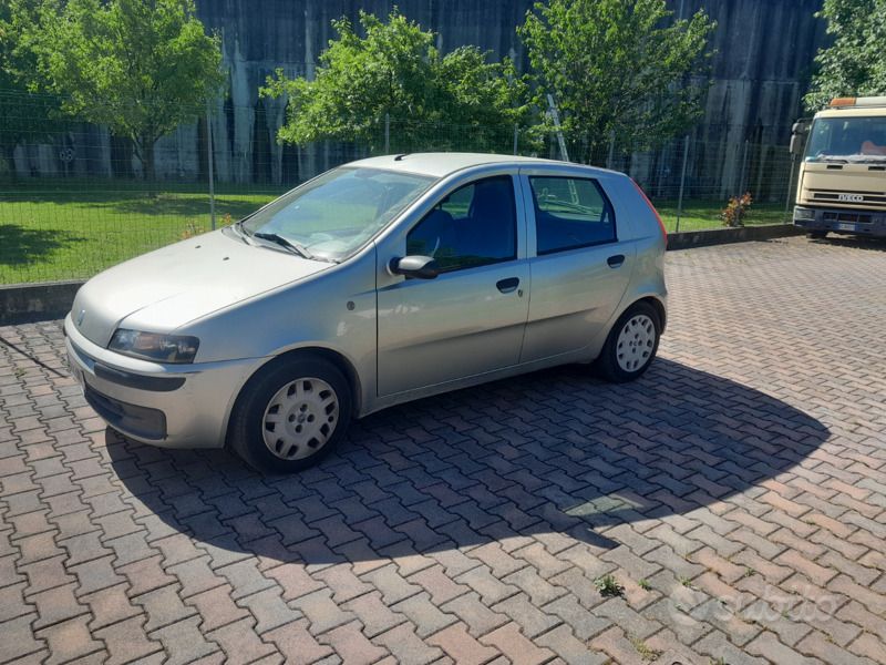Grigio Usata 2002 Fiat Punto Due volumi | 1300 € (Buon prezzo) - Immagine 1/4