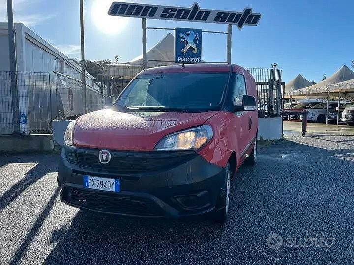 Usata Fiat Doblò Easy 95 CV (69 kW) 2019 Rosso Monovolume