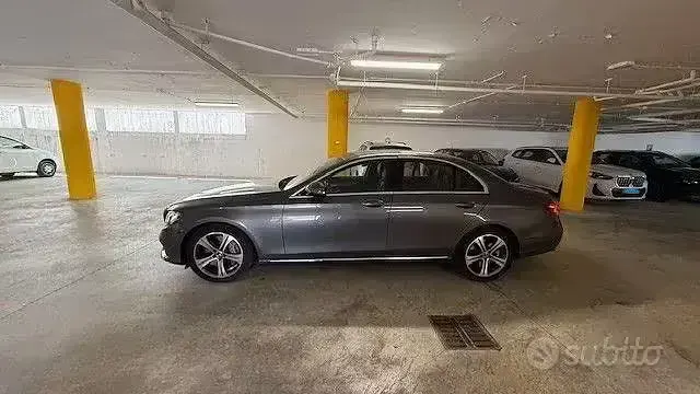 Usata Mercedes E350 258 CV (189 kW) 2018 Grigio Berlina