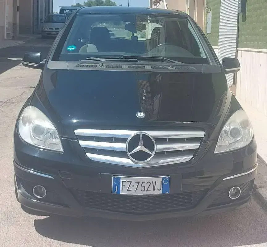 Usata Mercedes B200 140 CV (102 kW) 2009 Nero Monovolume