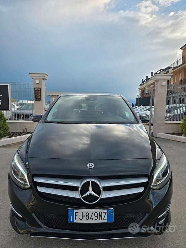 Käytetty Mercedes B180 Premium 109 HP (80 kW) 2017 Musta Tila-auto