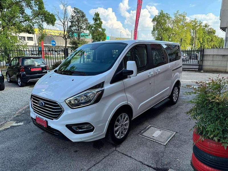 Usata Ford Tourneo Titanium 131 CV (96 kW) 2020 Bianco Monovolume