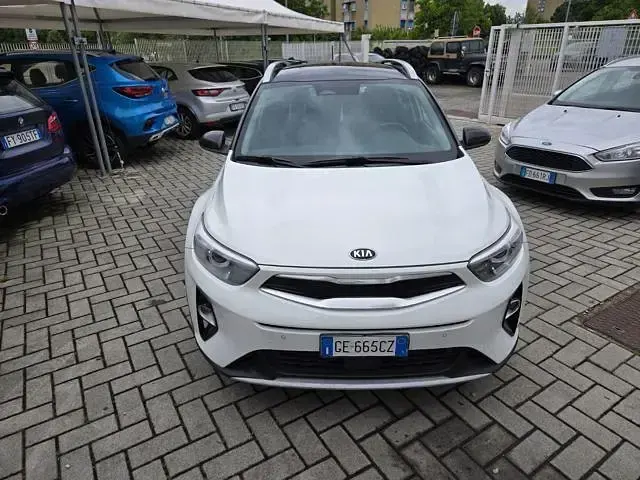 Usata Kia Stonic Style 101 CV (74 kW) 2021 Bianco SUV