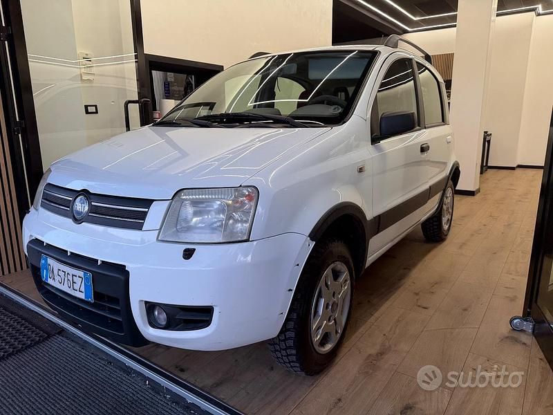 Usata Fiat Panda 4x4 Climbing 69 CV (50 kW) 2006 Bianco Utilitaria