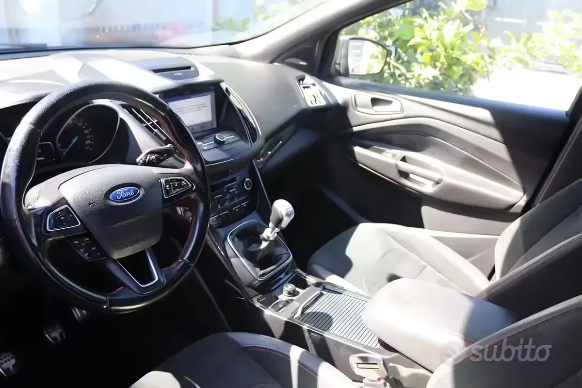 Usata Ford Kuga ST-Line 120 CV (88 kW) 2017 Grigio SUV