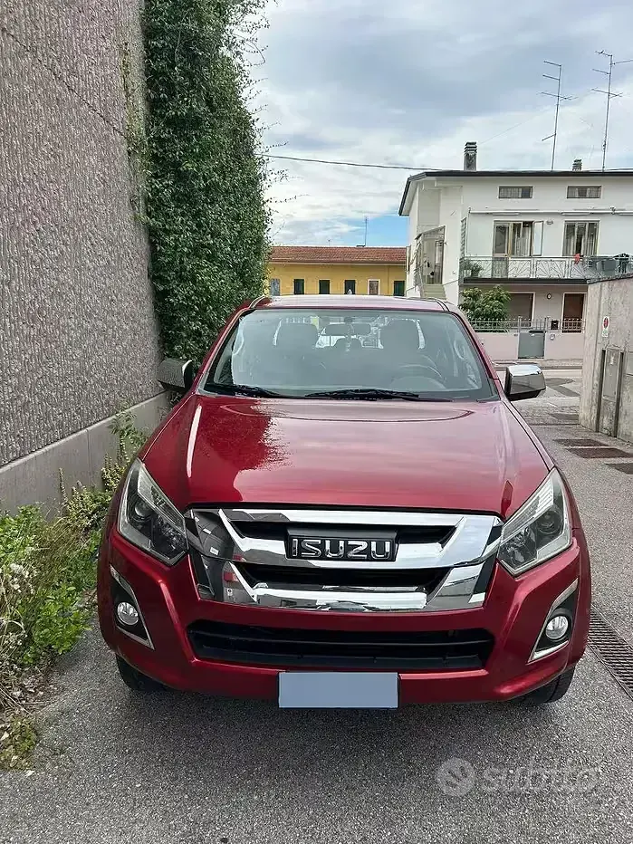 Usata Isuzu D-Max 163 CV (119 kW) 2020 Rosso Pick-up