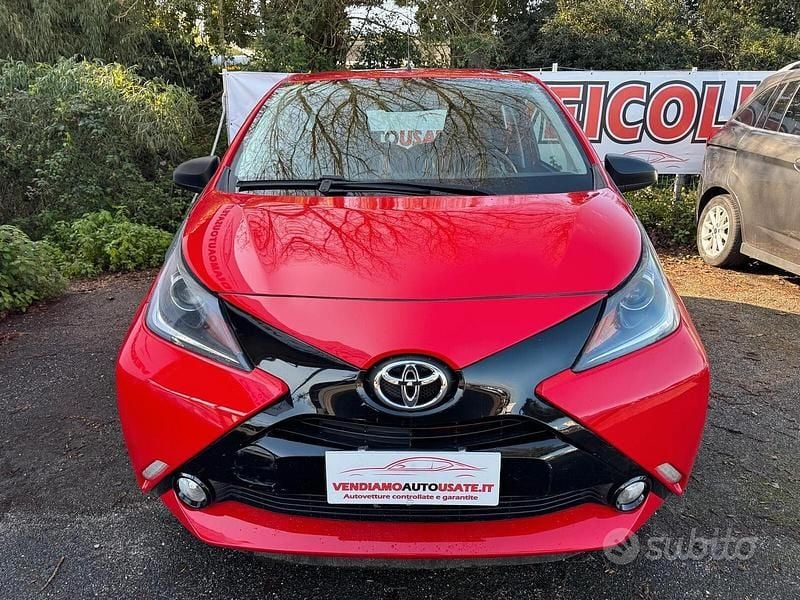 Usata Toyota Aygo X-clusiv 69 CV (50 kW) 2016 Rosso Utilitaria
