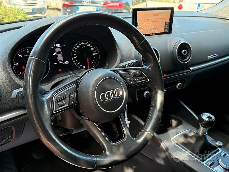 Grigio Usata 2020 Audi A3 Business Tre volumi | 15.890 € (Super prezzo) - Immagine 1/4