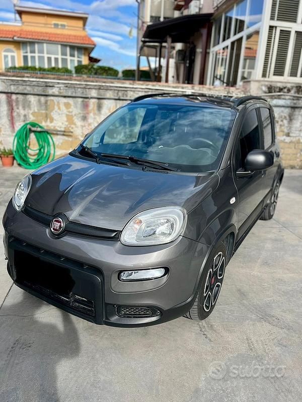 Grigio Usata 2022 Fiat Panda Tre volumi | 10.000 € (Buon prezzo) - Immagine 1/4