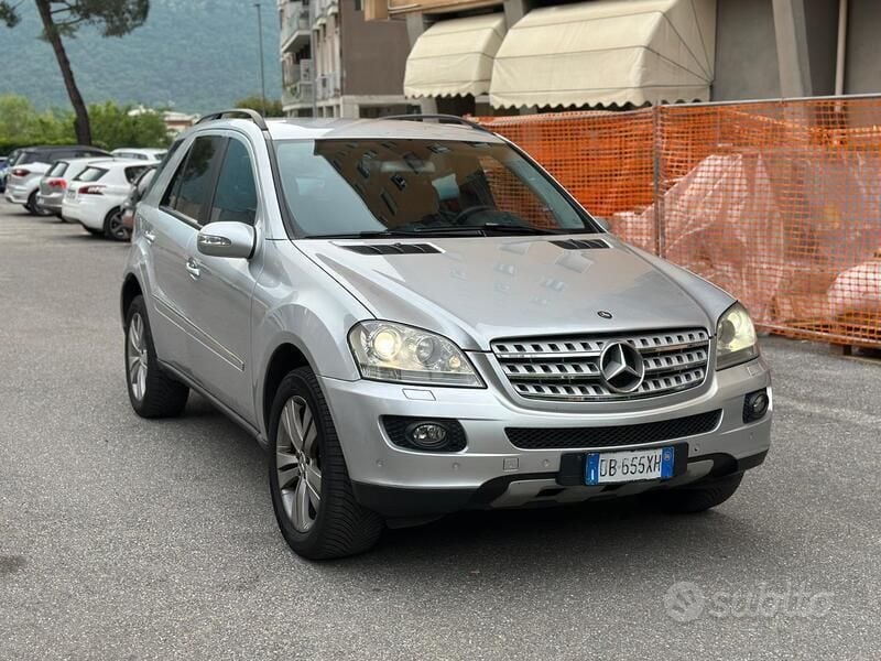 Grigio Usata 2006 Mercedes ML320 SUV | 5500 € (Buon prezzo) - Immagine 1/4