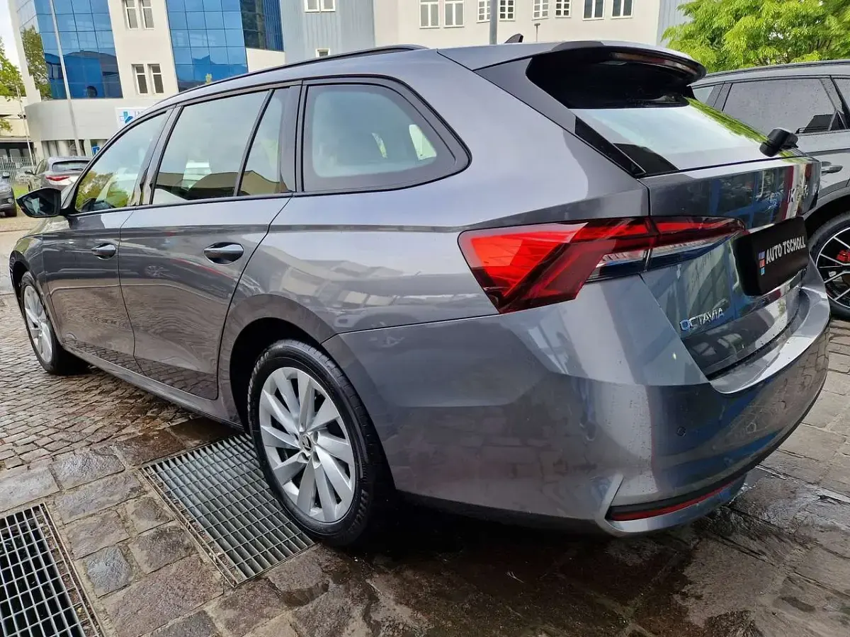 Usata Skoda Octavia Selection 150 CV (110 kW) 2024 Graphitegrau metallic Station wagon