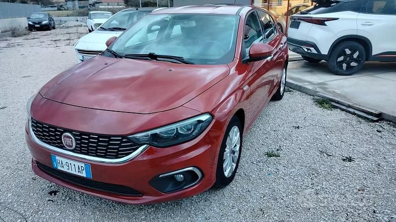 Usata Fiat Tipo 120 CV (88 kW) 2017 Rosso Berlina