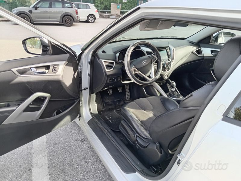 Usata Hyundai Veloster 150 CV (110 kW) 2011 Grigio Utilitaria