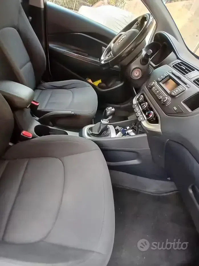 Usata Kia Rio 75 CV (55 kW) 2014 Bianco Utilitaria