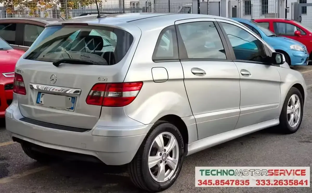 Usata Mercedes B180 Chrome 140 CV (102 kW) 2011 Grigio Utilitaria