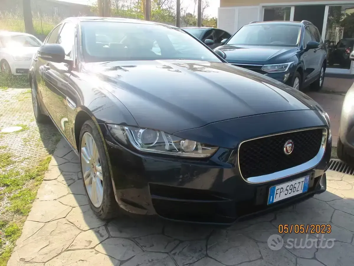 Usata Jaguar XE Portfolio 179 CV (131 kW) 2018 Blu/azzurro Berlina
