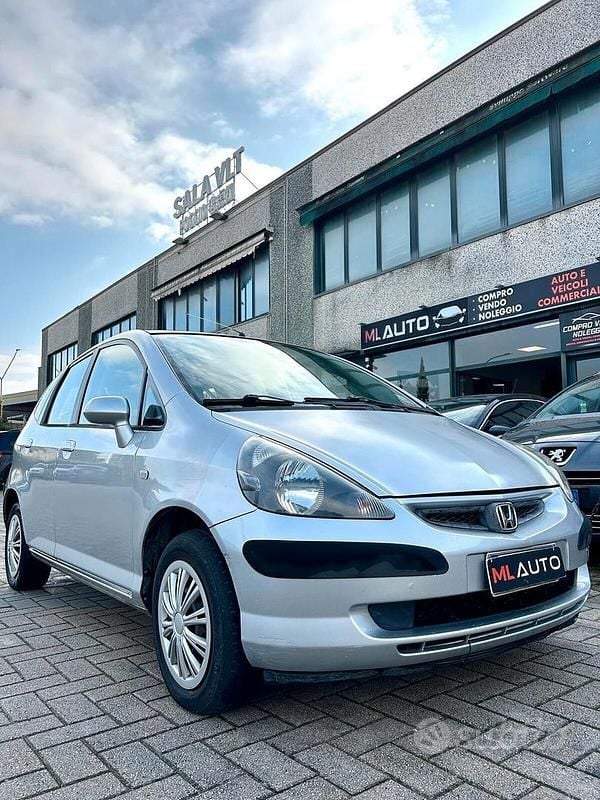 Usata Honda Jazz LS 77 CV (56 kW) 2004 Grigio Utilitaria