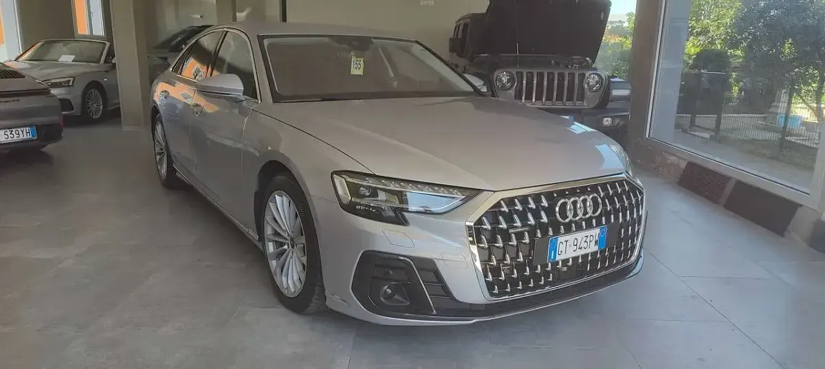 Usata Audi A8 Design 286 CV (210 kW) 2024 Argento Berlina