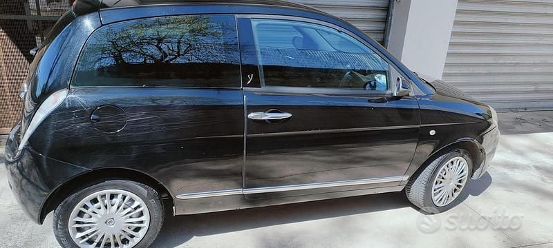 Gebraucht Lancia Ypsilon 75 PS (55 kW) 2009 Schwarz Kleinwagen