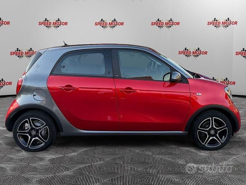 Usata Smart ForFour 90 CV (66 kW) 2019 Rosso Utilitaria