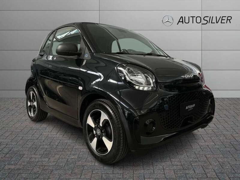 Nero / pastello Usata 2022 Smart ForTwo Electric Drive Passion Due volumi | 12.300 € (Ottimo prezzo) - Immagine 1/4