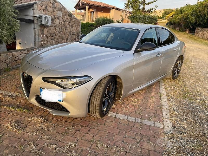 Usata Alfa Romeo Giulia Super 180 CV (132 kW) 2018 Grigio Berlina