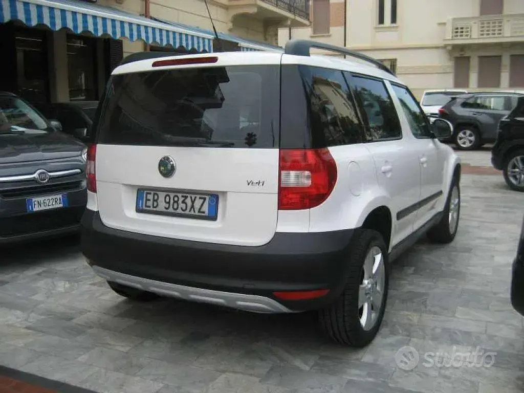 Usata Skoda Yeti Adventure 105 CV (77 kW) 2010 Bianco SUV