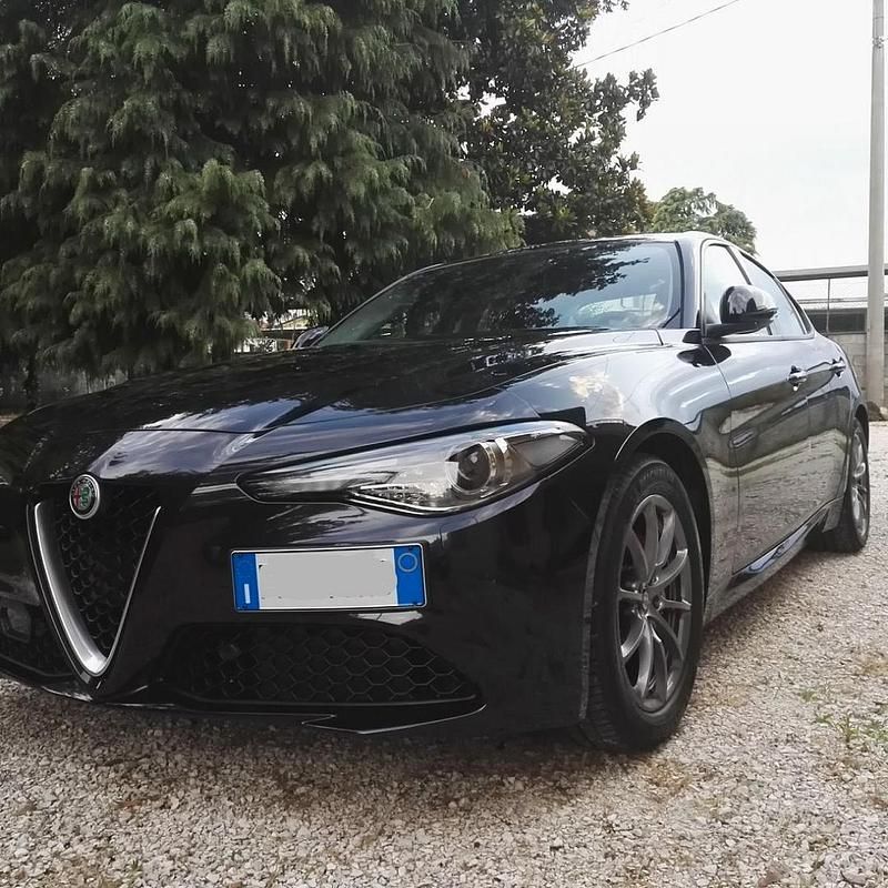 Usata Alfa Romeo Giulia Super 150 CV (110 kW) 2017 Nero Berlina