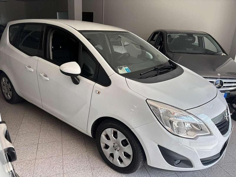Usata Opel Meriva Cosmo 101 CV (74 kW) 2011 Bianco Monovolume