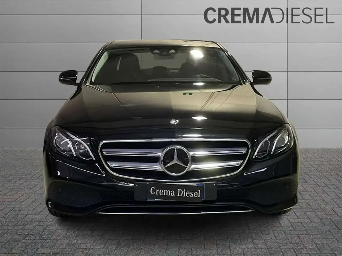 Usata Mercedes E200 Business 150 CV (110 kW) 2018 Nero Berlina