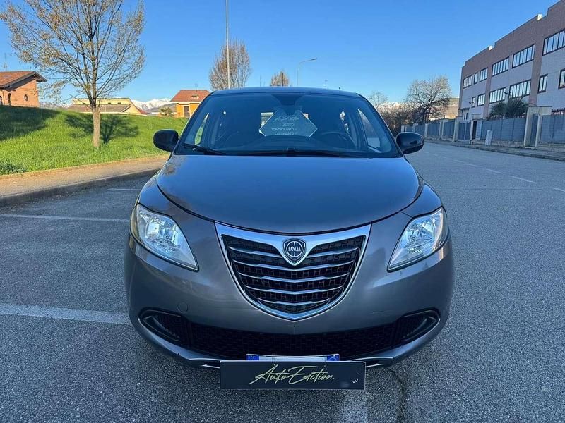Usata Lancia Ypsilon 69 CV (50 kW) 2013 Grigio Utilitaria
