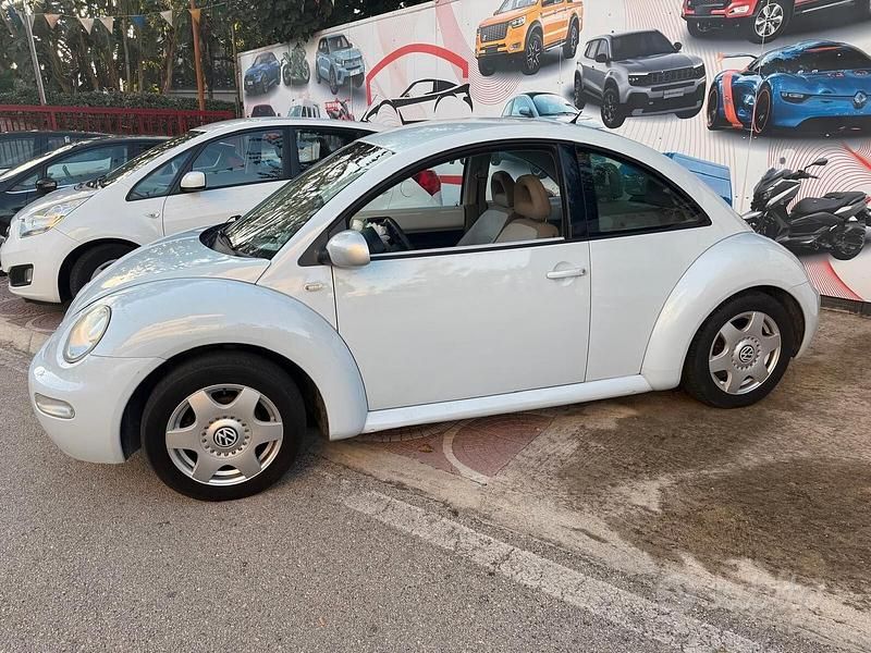 Usata VW Beetle 149 CV (109 kW) 2000 Blu Utilitaria