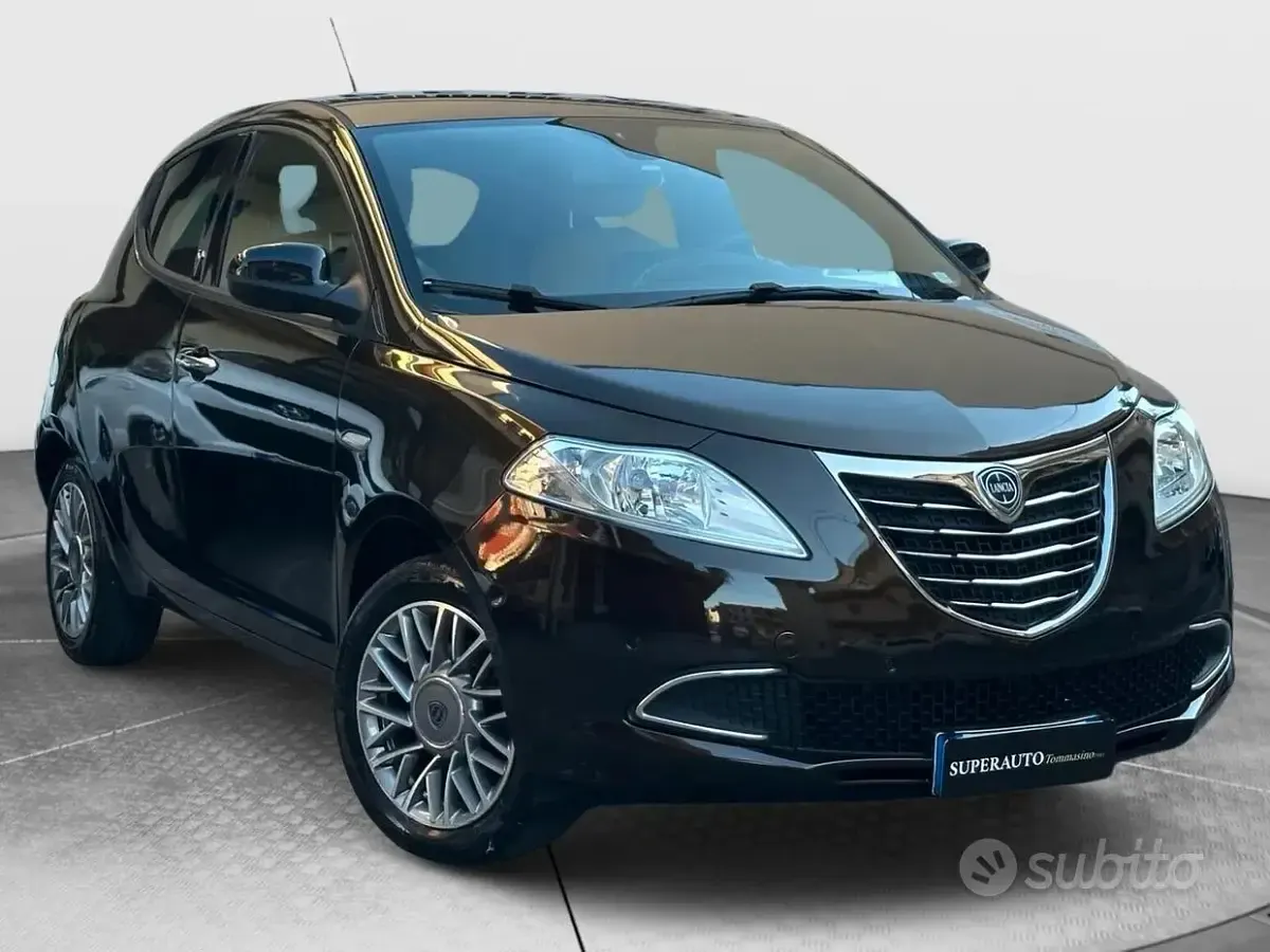 Usata Lancia Ypsilon 69 CV (50 kW) 2013 Marrone Utilitaria