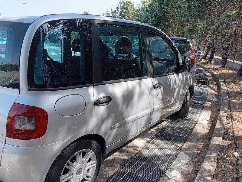 Grigio Usata 2009 Fiat Multipla Monovolume | 3500 € (Buon prezzo) - Immagine 1/3