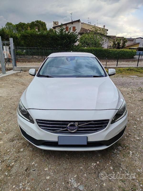 Usata Volvo V60 Business Edition 115 CV (84 kW) 2015 Bianco Station wagon