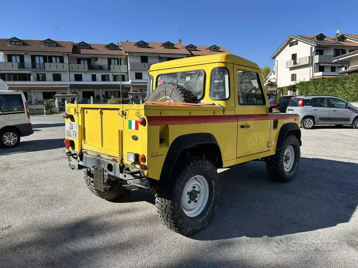 Usata Land Rover Defender 122 CV (89 kW) 1999 Giallo Pick-up