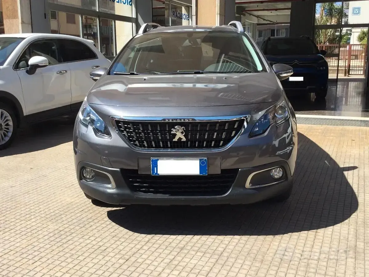 Usata Peugeot 2008 Active 99 CV (72 kW) 2017 Grigio SUV
