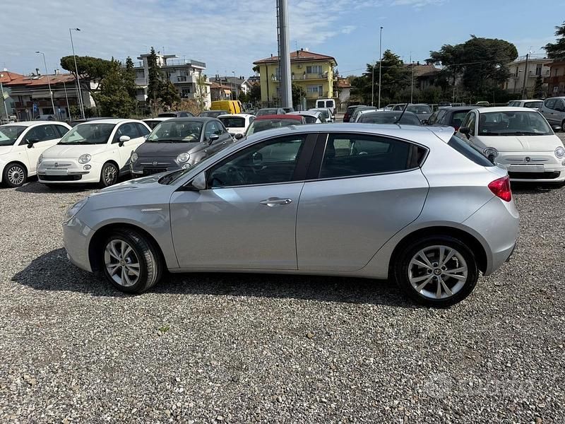 Usata Alfa Romeo Giulietta Distinctive 105 CV (77 kW) 2011 Grigio Utilitaria