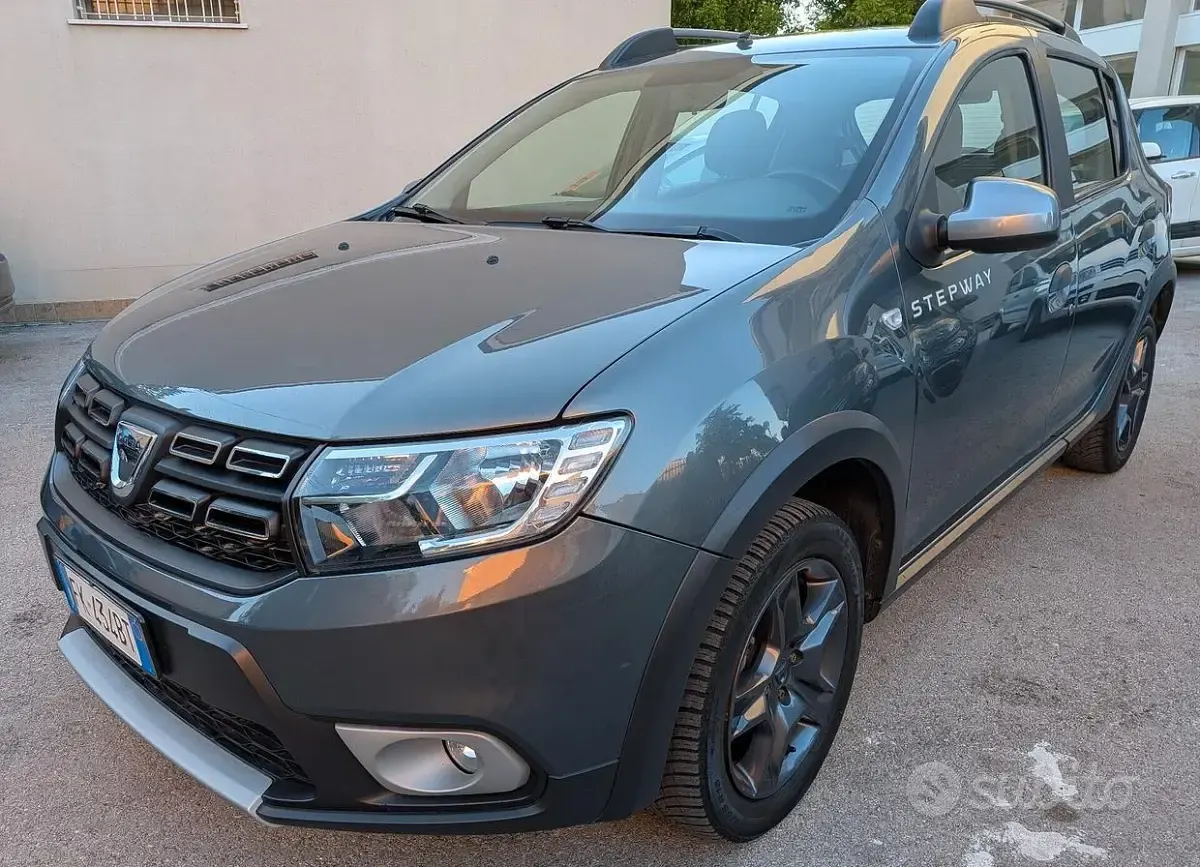 Usata Dacia Sandero Stepway 90 CV (66 kW) 2017 Grigio Berlina