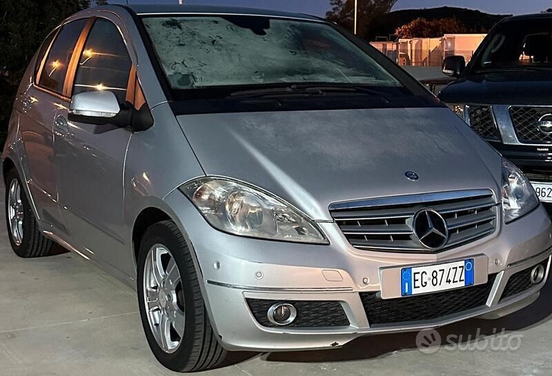 Grigio Usata 2011 Mercedes A180 Due volumi | 5000 € (Molto cara) - Immagine 1/4