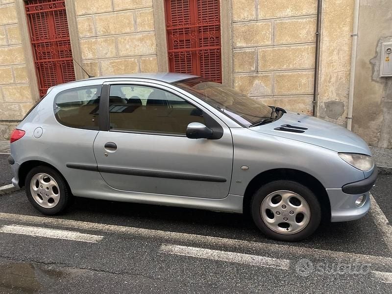 Usata Peugeot 206 75 CV (55 kW) 2001 Blu Berlina