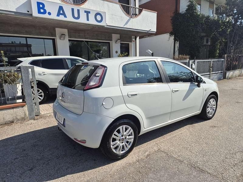Usata Fiat Punto Lounge 77 CV (56 kW) 2014 Bianco Utilitaria