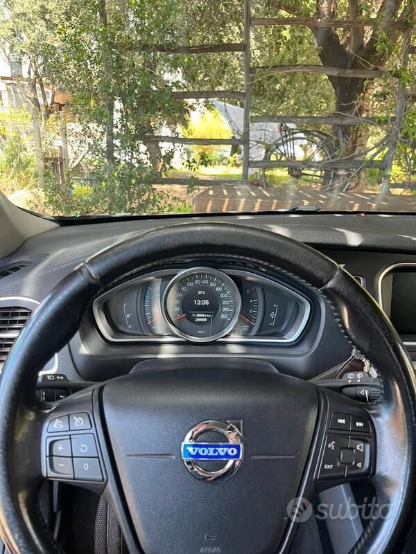 Usata Volvo V40 Momentum 115 CV (84 kW) 2014 Station wagon