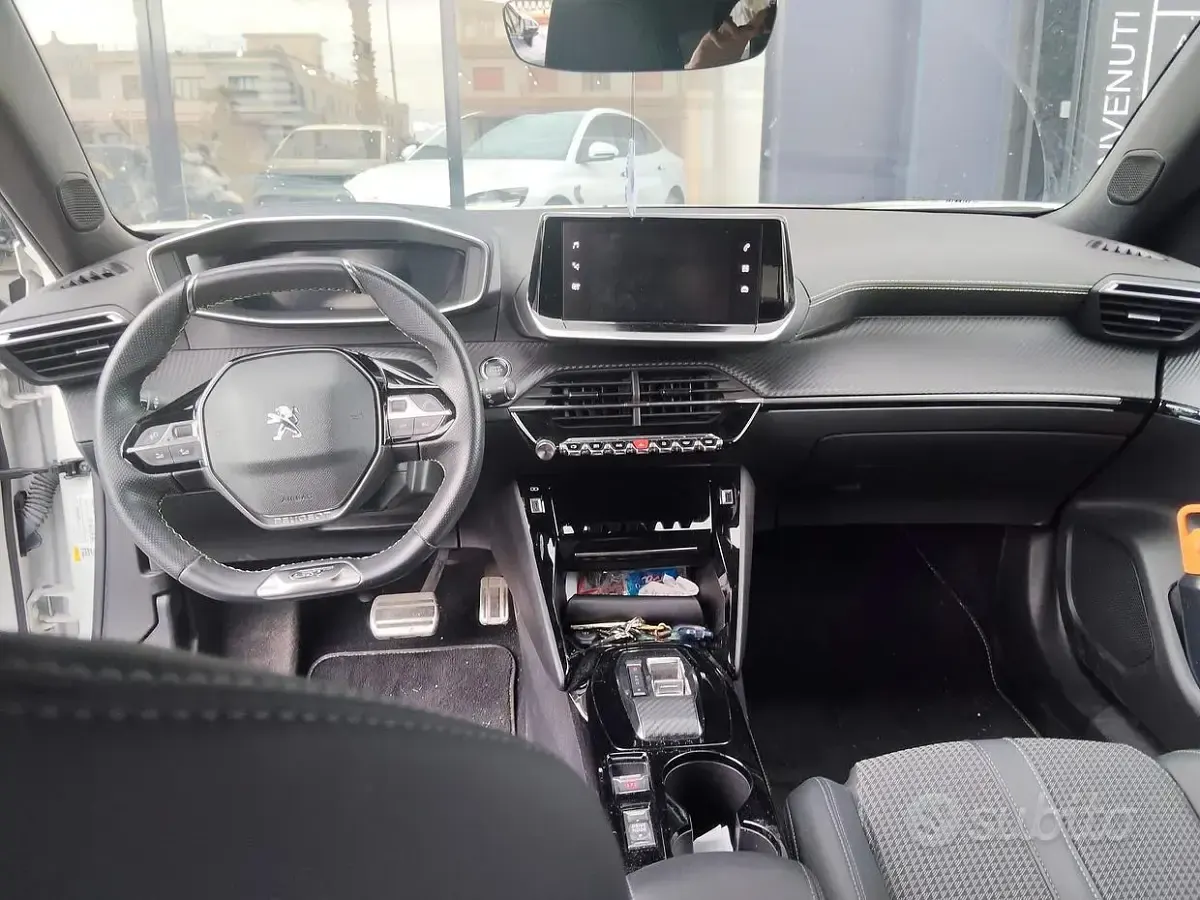 Usata Peugeot e-2008 GT 56 kW (77 CV) 2022 Bianco SUV