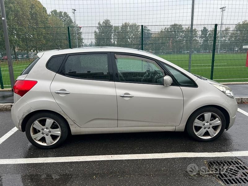 Usata 2010 Kia Venga Due volumi | 3900 € (Ottimo prezzo) - Immagine 1/4