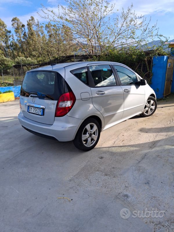 Grigio Usata 2009 Mercedes A180 Avantgarde Tre volumi | 3500 € - Immagine 1/4