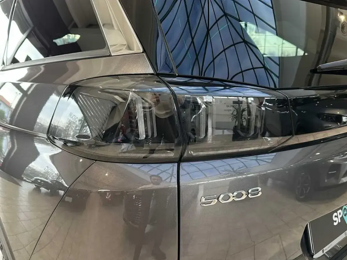 Usata Peugeot 5008 Allure 131 CV (96 kW) 2024 Grigio SUV