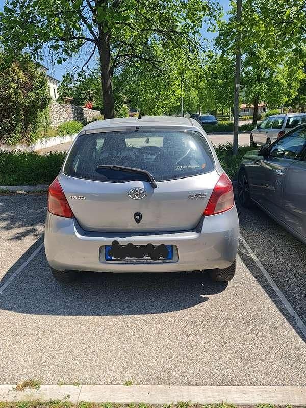 Usata Toyota Yaris Sol 90 CV (66 kW) 2006 Berlina