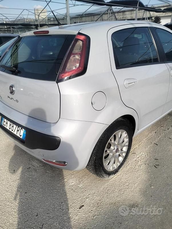 Usata Fiat Punto Evo Dynamic 74 CV (54 kW) 2011 Grigio Utilitaria